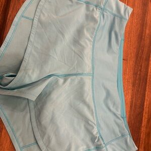 Lululemon blue speed low rise ups 2.5’ size 4 in good condition.